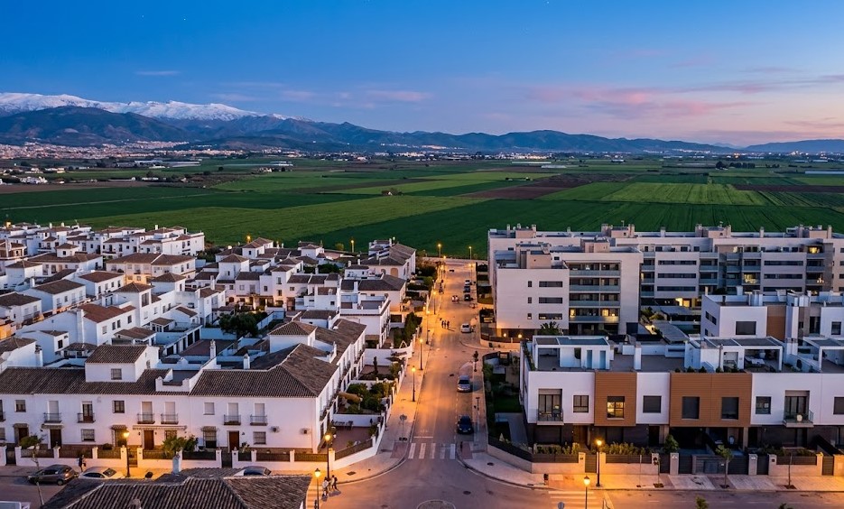 Vista paisajística del pueblo de Gabia Grande y el municipio de Las Gabias en la Vega de Granada